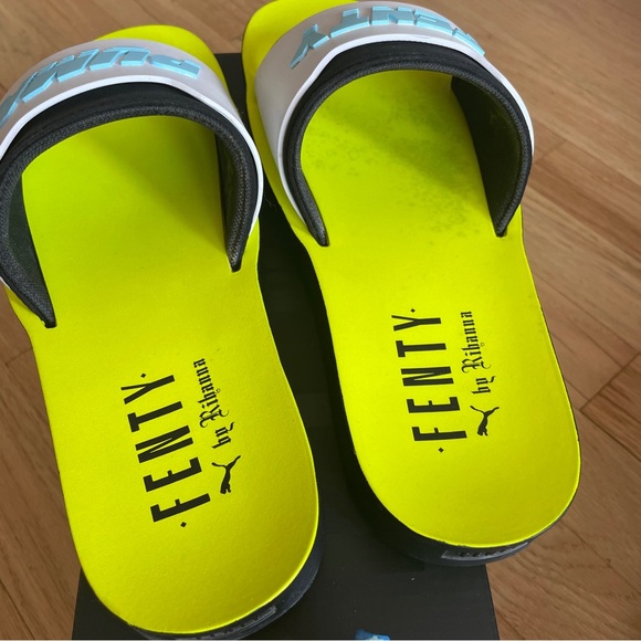 Women's Fenty puma slides size 8.5. - Picture 7 of 10